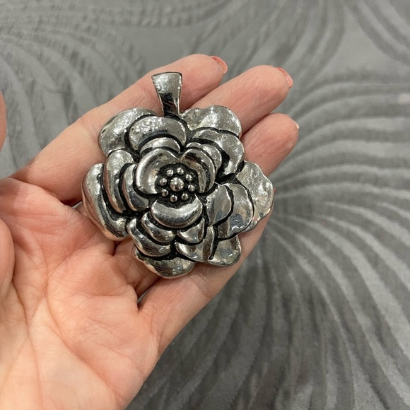 Silver Pedant Rose New - Picture 2 of 4